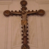 Ett förnämligt snidat krucifix från den tidigare kyrkan