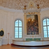 Altartavlan är målad 1845 av konstnären Sven Gustaf Lindblom, Kalmar