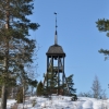 Klockstapeln gick att fota. Kyrkan låg däremot inbäddad i snö.