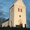 Västra Torups kyrka i morgon ljus.
