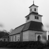 Rävinge kyrka i ösregn