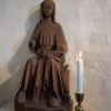 Vacker jungfru Maria-skulptur från medeltiden.