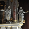 Evangelisterna flankerar altaruppsatsen