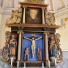 Altaruppsatsen från 1675 kommer från Sjogerstads gamla kyrka