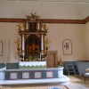 Altaruppsatsen är från 1686.