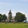 På Skagerns strand ligger Rudskoga kyrka
