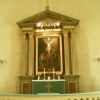 Altaruppsatsen från 1712-13 utfördes av Olof Malmström överflyttades från gamla kyrkan