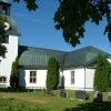 Järnboås kyrka i sommarsol