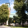  Kyrkan från söder, på vänster sida ligger torget. 