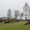Vollsjö kyrka med omgivande kyrkogård