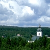 Utsikt mot Arnäs kyrka när man kommer norrifrån på E4:an (juli 2003).