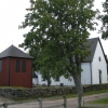 Liten kyrka med liten klockstapel