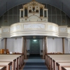 Orgeln med 21 stämmor invigdes 1995, byggd av Vöstbo Orgelbyggeri i Långaryd.