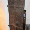 Dörren till sakristian är gjord av sk myrmalm och är från 1400-talet.