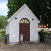 Ett fint kapell utanför Öljehults kyrkogårdsmur