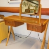 Vi tänkte använda denna kanal för att bl.a. uppdatera om fina/roliga/annorlunda saker och ting som inkommit till oss. Som detta fantastiskt fina sminkbord i teak. Idag har vi öppet 14-17, välkomna!
