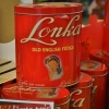 Den klassiska Lonka Fudgen i en härlig plåtburk i retro-stil!