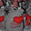 Hejsan! Jag är den svenska Jul-Älgens kompis Jul-Musen! Jag finns också på julmarknaden... bara så ni vet... i hyllan alltså...