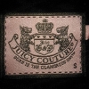 Denna veckan fick vi in ett flertal oanvända, härliga och glamorösa mysplagg fr Juicy Couture
Det gäller ju att mysa med stil, eller hur?