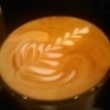 Latte med snyggt löv på!