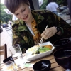 julia med vegetarisk sushi
