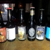 Detta är våra nya öler!
Från vänster:
Corne du diable IPA 6.5%
Mohawk Respirator Doublebock 7.9%
Blanche du Paradis Wheat beer 5.5%
Corsendonk Belgium ale 7.5%
Rescousse Altbier German style red ale 5.3% 
Mohawk Unfiltered lager 5,3%

Dessa finns i båda b