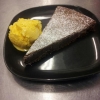 Passa på att prova något riktigt gott, kladdkaka med saffransglass!