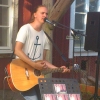 Musikkvällen på Kaffe & Kackel den 24 juli: Peter Olofsson tolkade bl a Cornelius, sjöng visor och underhöll i solskenet. Härligt!