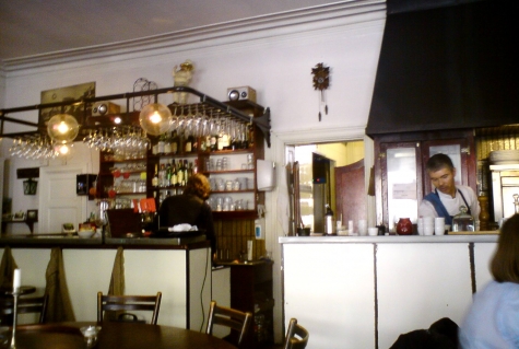 Muntergök, Restaurang