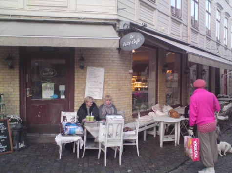 Le Petit Café