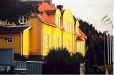 Grennaskolan administrationsbyggnad Borgmästargården i kvällssol