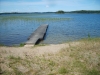 Brygga vid nakenbadstranden.