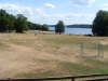 högra sidan ävan där lång brygga att hoppa/dyka ifrån