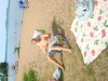 Finns bord bredvid stranden :-)
