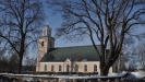 En stor kyrka med rena linjer.