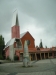 Kyrkan sedd utifrån då den är stängd =(