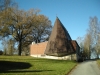 Som man ser kyrkan från vägen