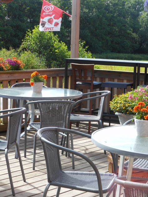 Eldtomta Café och Butik