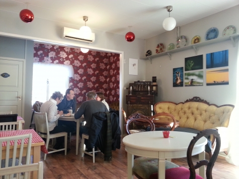 Eldtomta Café och Butik