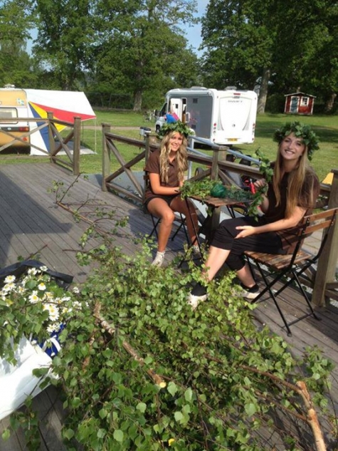 CAMPINGKARTAN.SE  Stens Camping  Nu r frberedelserna infr midsommar i  full gng! Vi kommer ha tipspromenad, femkamp, kransar till barnen och kl  midsommarstngen! Vlkomna att fira med oss! Vi brjar 11.00!