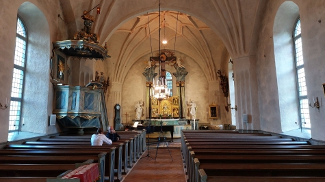 Husby-Långhundra kyrka