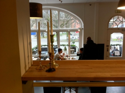 två sex ett @ café & bar