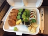 Tolv bitar vegetarisk sushi för 100 kronor.