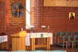 Predikstolen och altaret.