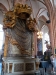 En av kungsstolarna som kyrkan är präglad av barocken Augusti 2010