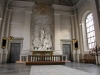 Altartavlan är gjord av Johan Tobias Sergel och föreställer Jesu uppståndelse