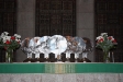 Som smyckning på altaret står sju runda silversköldar.