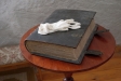 En gammal Bibel i sakristian -- läs ej utan handskar!