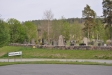 Kyrkogården på andra sidan vägen