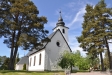 Envikens kyrka får olika utseende från de olika väderstrecken